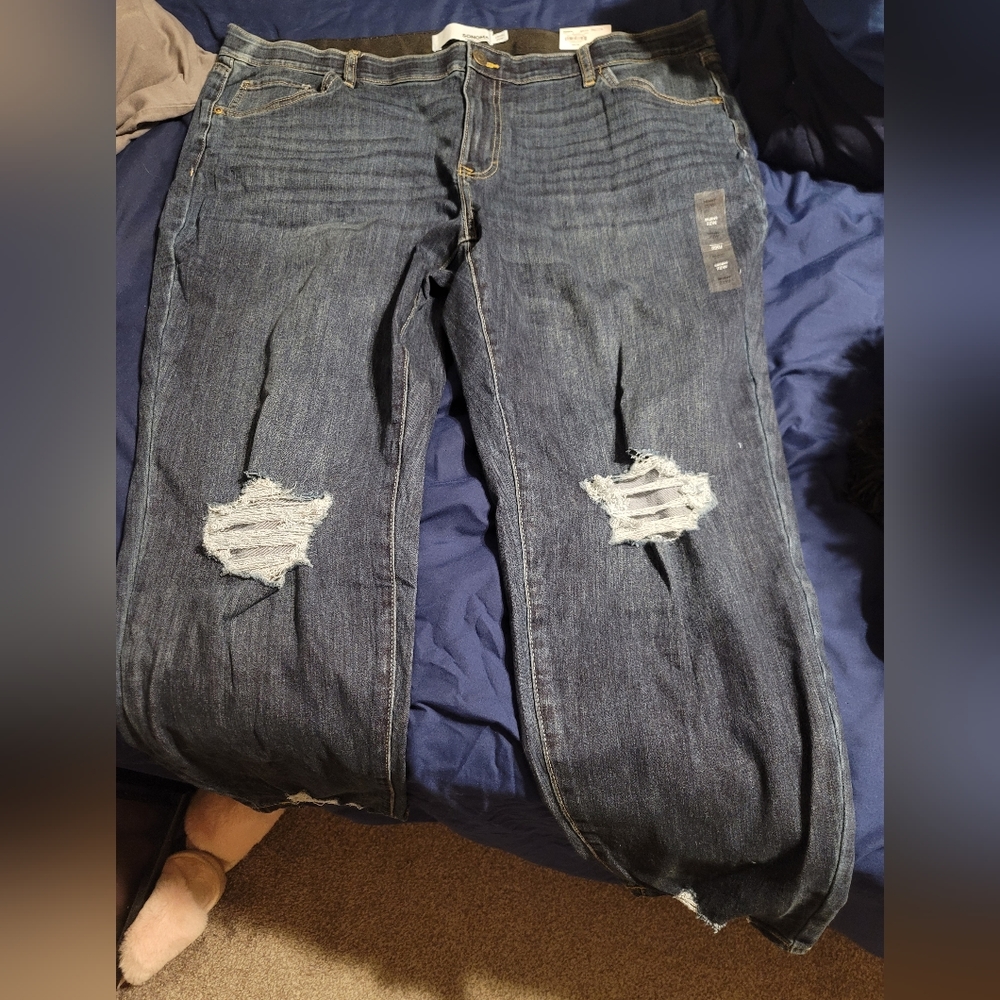 Distressed skinny jeans
